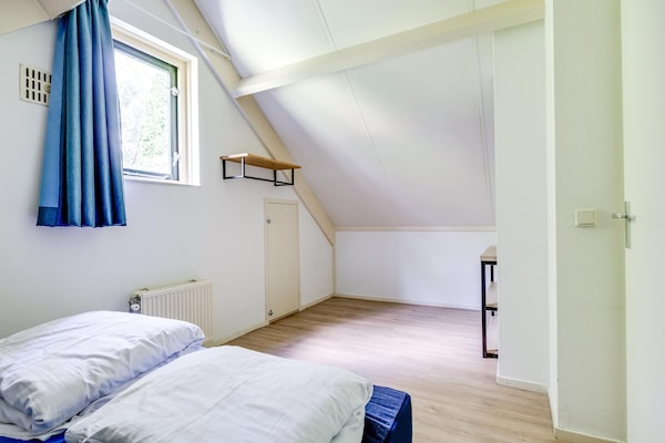 Foto van Beboste bungalow Ewijk voor 6 - Vakantiehuis in Ewijk - BedRoom