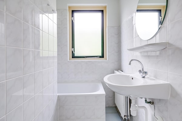 Foto van Beboste bungalow Ewijk voor 6 - Vakantiehuis in Ewijk - BathRoom