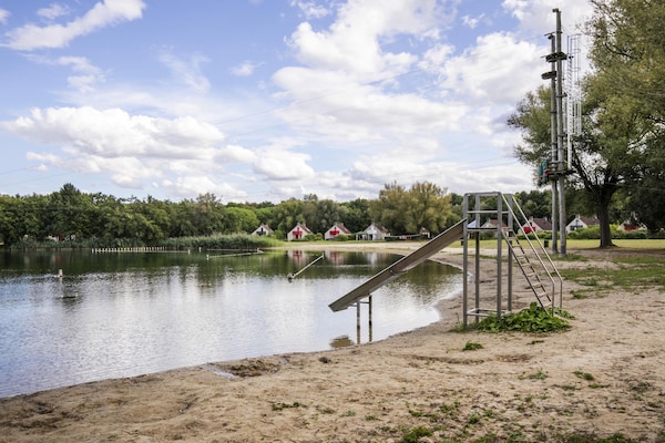 Foto van Beboste bungalow Ewijk voor 6 - Vakantiehuis in Ewijk - AreaSummer1KM