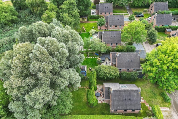 Foto van Beboste bungalow Ewijk voor 6 - Vakantiehuis in Ewijk - AreaSummer1KM