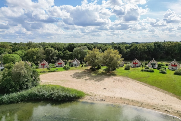 Foto van Beboste bungalow Ewijk voor 6 - Vakantiehuis in Ewijk - AreaSummer1KM