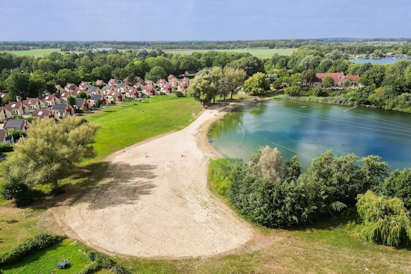 Foto van Beboste bungalow Ewijk voor 6 - Vakantiehuis in Ewijk - AreaSummer1KM
