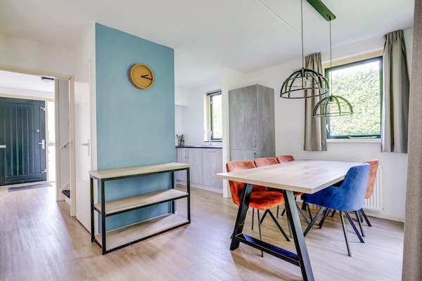 Foto van Beboste bungalow Ewijk voor 6 - Vakantiehuis in Ewijk - DiningRoom