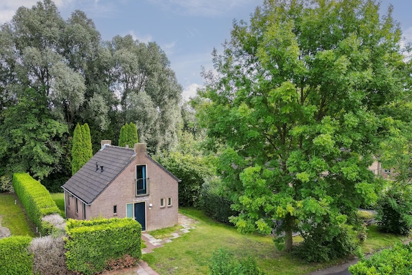 Foto van Beboste bungalow Ewijk voor 6 - Vakantiehuis in Ewijk - AreaSummer1KM