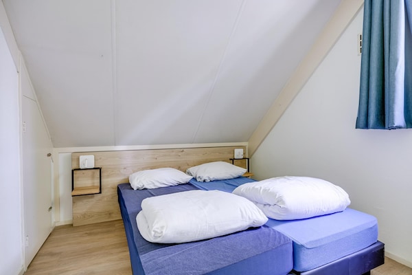 Foto van Beboste bungalow Ewijk voor 6 - Vakantiehuis in Ewijk - BedRoom