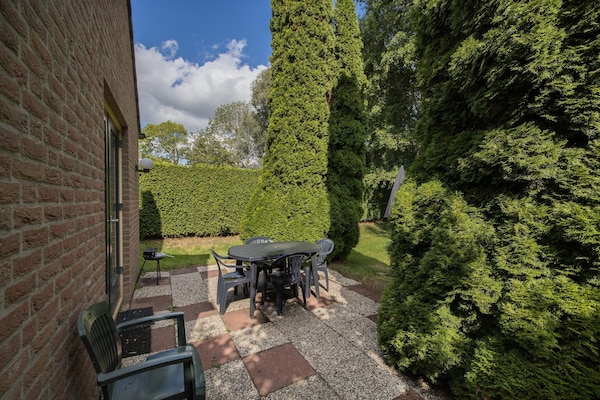 Foto van Beboste bungalow Ewijk voor 6 - Vakantiehuis in Ewijk - TerraceBalcony
