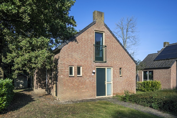 Foto van Rustige bosbungalow voor 6 personen - Vakantiehuis in Ewijk - ExteriorSummer