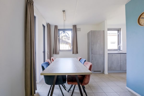 Foto van Rustige bosbungalow voor 6 personen - Vakantiehuis in Ewijk - DiningRoom