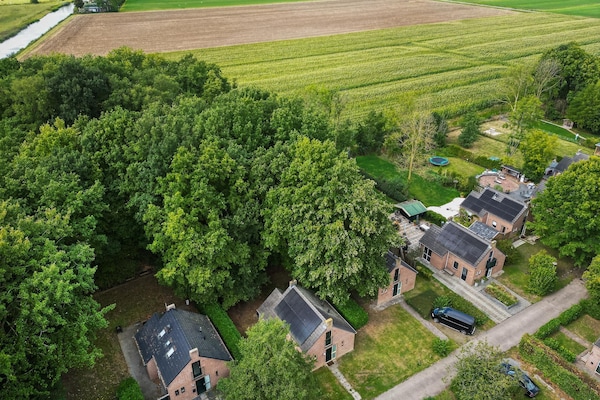 Foto van Rustige bosbungalow voor 6 personen - Vakantiehuis in Ewijk - AreaSummer5KM