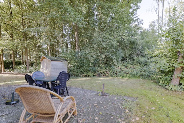 Foto van Rustige bosbungalow voor 6 personen - Vakantiehuis in Ewijk - TerraceBalcony