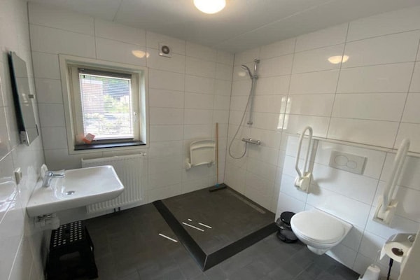 Foto van Comfortabele en toegankelijke villa voor 8p - Vakantiehuis in Otterlo - BathRoom