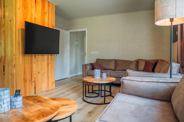 Foto van Wellnesshuis met hottub - Vakantiehuis in Hoenderloo - LivingRoom