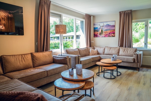 Foto van Wellnesshuis met hottub - Vakantiehuis in Hoenderloo - LivingRoom
