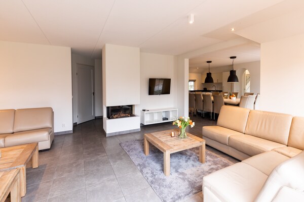 Foto van Wellnessvilla in rustige natuur - Vakantiehuis in Hellendoorn - LivingRoom