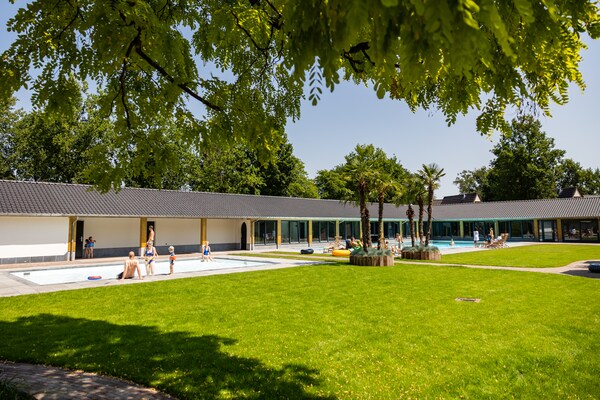 Foto van Gezellig groepsverblijf met open haard - Vakantiehuis in Hellendoorn - ParkFacilities