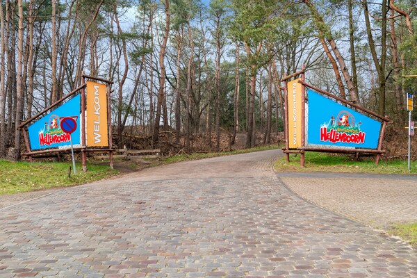 Foto van 2 modern verbouwde vakantiehuisjes naast elkaar in landelijke omgeving - AreaSummer1KM