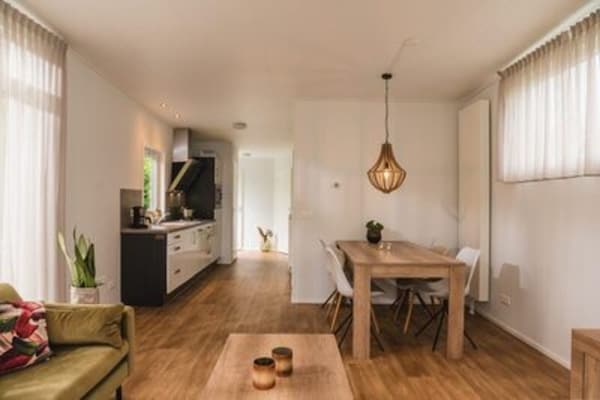 Foto van Luxe boslodge met privésauna - Vakantiehuis in Rijssen - LivingRoom