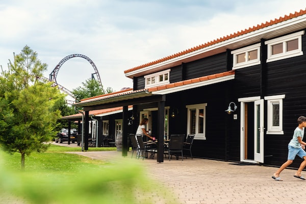 Foto van Luxe berglodge voor 6 personen - Vakantiehuis in Slagharen - ExteriorSummer