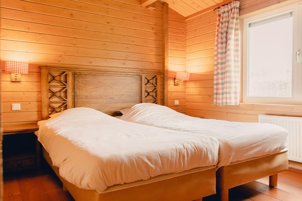 Foto van Luxe berglodge voor 6 personen - Vakantiehuis in Slagharen - BedRoom