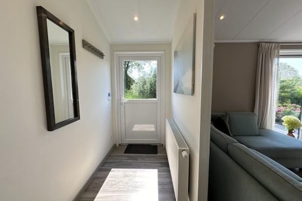 Foto van Chalet in Biddinghuizen, zwembadfaciliteiten - Vakantiehuis in Biddinghuizen - HallReception