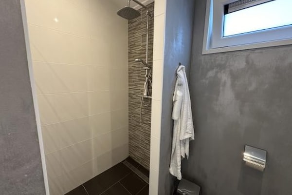 Foto van Chalet in Biddinghuizen, zwembadfaciliteiten - Vakantiehuis in Biddinghuizen - BathRoom