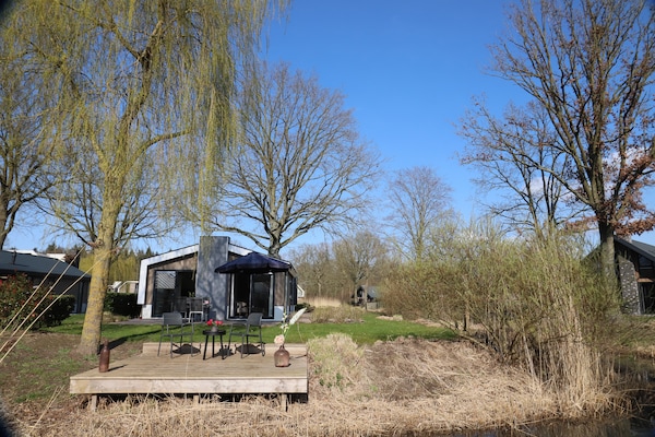 Foto van Chalet in Biddinghuizen, zwembadfaciliteiten - Vakantiehuis in Biddinghuizen - ExteriorSummer