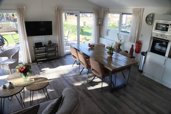 Foto van Chalet in Biddinghuizen, zwembadfaciliteiten - Vakantiehuis in Biddinghuizen - DiningRoom