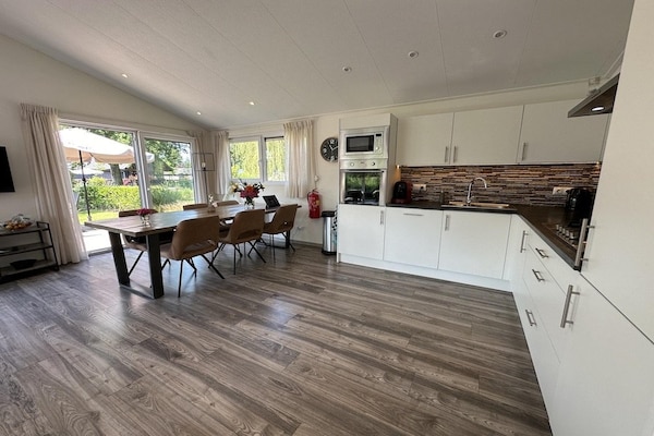 Foto van Chalet in Biddinghuizen, zwembadfaciliteiten - Vakantiehuis in Biddinghuizen - Kitchen