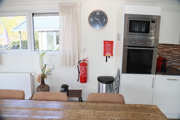 Foto van Chalet in Biddinghuizen, zwembadfaciliteiten - Vakantiehuis in Biddinghuizen - Kitchen