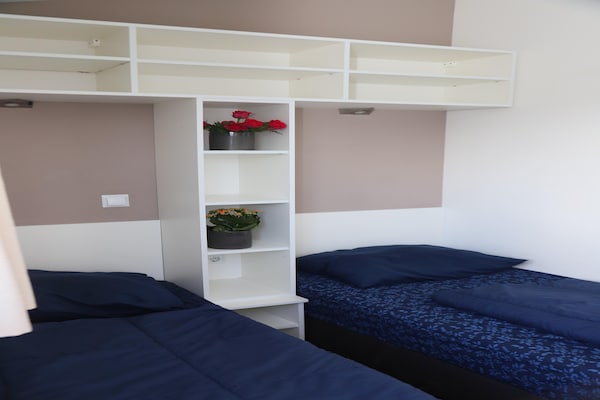 Foto van Chalet in Biddinghuizen, zwembadfaciliteiten - Vakantiehuis in Biddinghuizen - BedRoom
