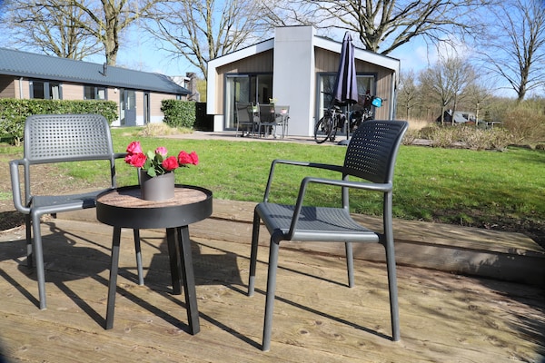 Foto van Chalet in Biddinghuizen, zwembadfaciliteiten - Vakantiehuis in Biddinghuizen - TerraceBalcony