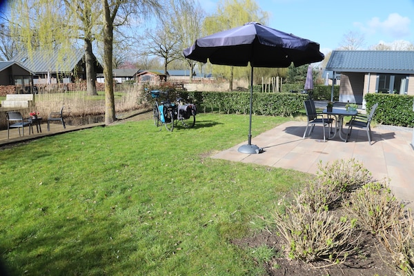 Foto van Chalet in Biddinghuizen, zwembadfaciliteiten - Vakantiehuis in Biddinghuizen - TerraceBalcony