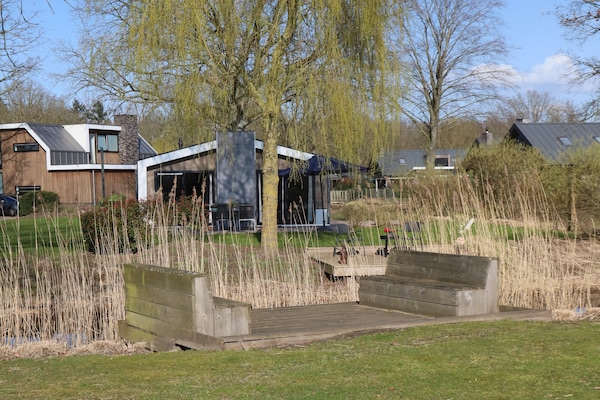 Foto van Chalet in Biddinghuizen, zwembadfaciliteiten - Vakantiehuis in Biddinghuizen - GardenSummer