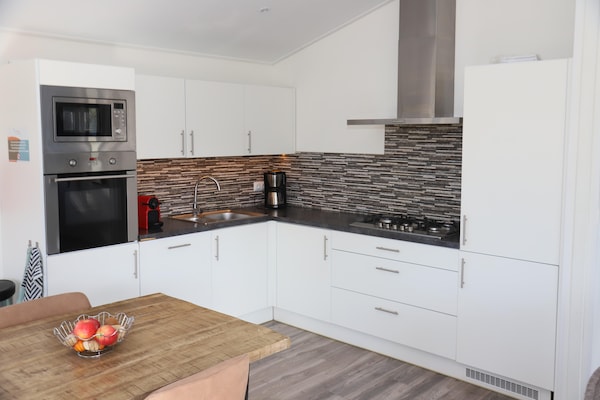 Foto van Chalet in Biddinghuizen, zwembadfaciliteiten - Vakantiehuis in Biddinghuizen - Kitchen