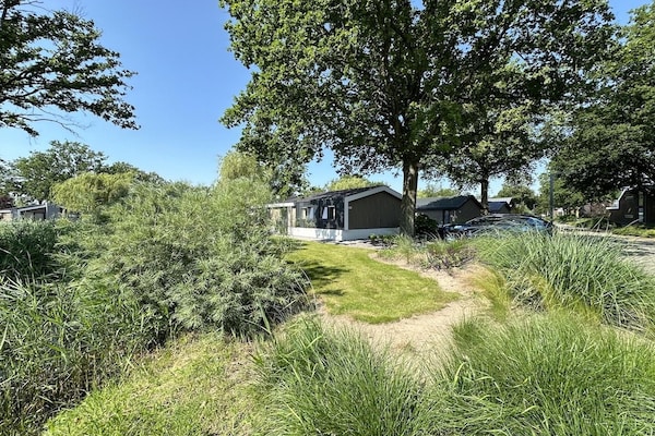 Foto van Chalet in Biddinghuizen, zwembadfaciliteiten - Vakantiehuis in Biddinghuizen - ExteriorSummer