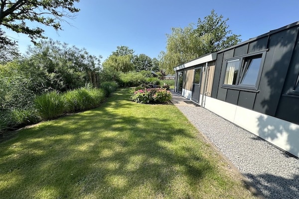 Foto van Chalet in Biddinghuizen, zwembadfaciliteiten - Vakantiehuis in Biddinghuizen - ExteriorSummer