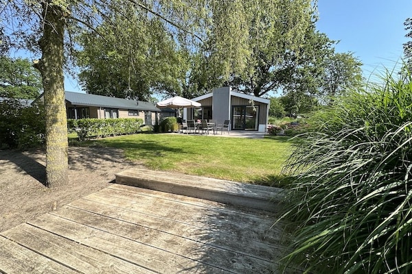 Foto van Chalet in Biddinghuizen, zwembadfaciliteiten - Vakantiehuis in Biddinghuizen - ExteriorSummer