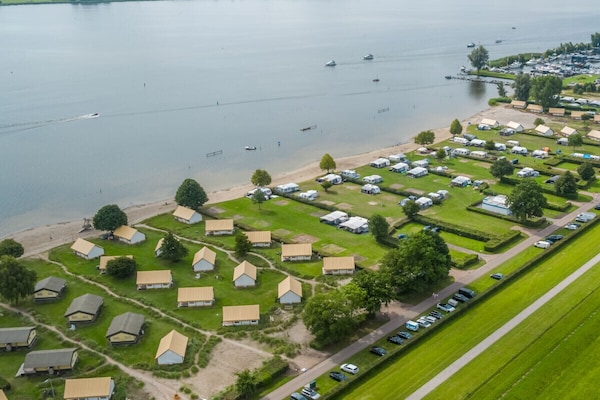 Foto van Glampingtent Luxe 6 - Vakantiehuis in Biddinghuizen - Untagged