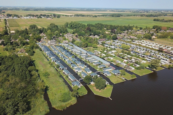Foto van Giethoorn Lakehouse Retreat - Vakantiehuis in Giethoorn - ParkFacilities