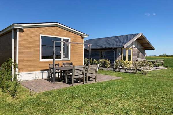 Foto van Huisjes in Friesland met Boerderijbeleving - Vakantiehuis in Tjerkgaast - ExteriorSummer