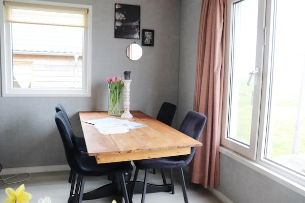 Foto van Huisjes in Friesland met Boerderijbeleving - Vakantiehuis in Tjerkgaast - DiningRoom
