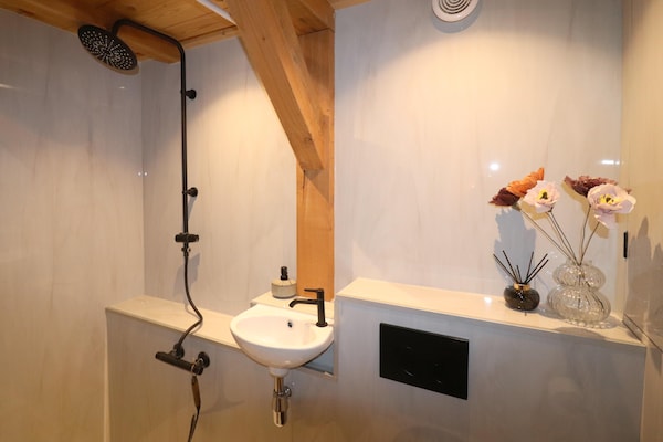 Foto van Huisjes in Friesland met Boerderijbeleving - Vakantiehuis in Tjerkgaast - BathRoom