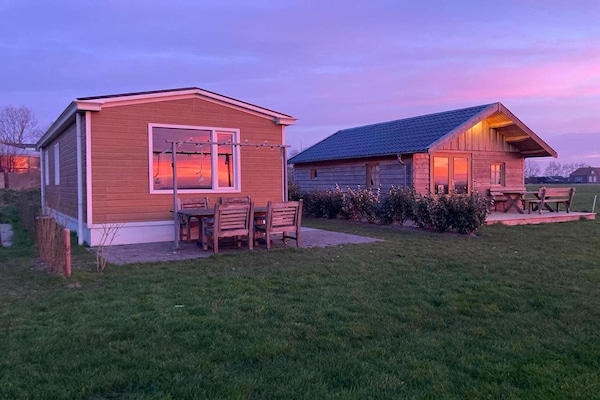 Foto van Huisjes in Friesland met Boerderijbeleving - Vakantiehuis in Tjerkgaast - ExteriorSummer