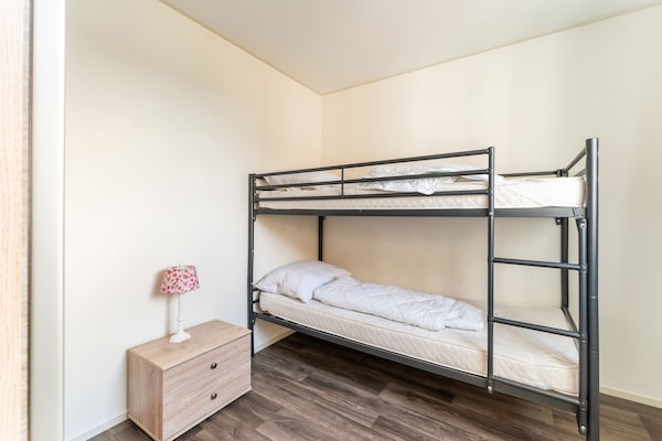 Foto van Luxe chalet met eigen sloep en haven in Bantega Friesland - BedRoom