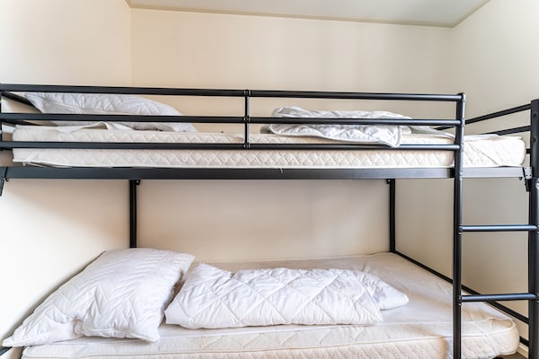 Foto van Luxe chalet met eigen sloep en haven in Bantega Friesland - BedRoom