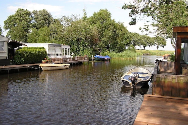 Foto van Luxe chalet met eigen sloep en haven in Bantega Friesland - ExteriorSummer