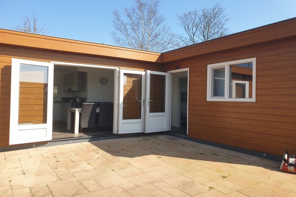 Foto van Luxe chalet met eigen sloep en haven in Bantega Friesland - TerraceBalcony