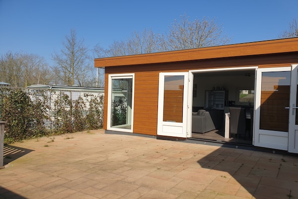 Foto van Luxe chalet met eigen sloep en haven in Bantega Friesland - TerraceBalcony