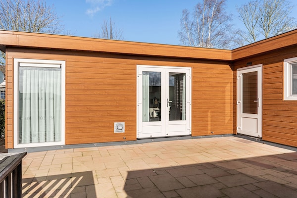 Foto van Luxe chalet met eigen sloep en haven in Bantega Friesland - TerraceBalcony