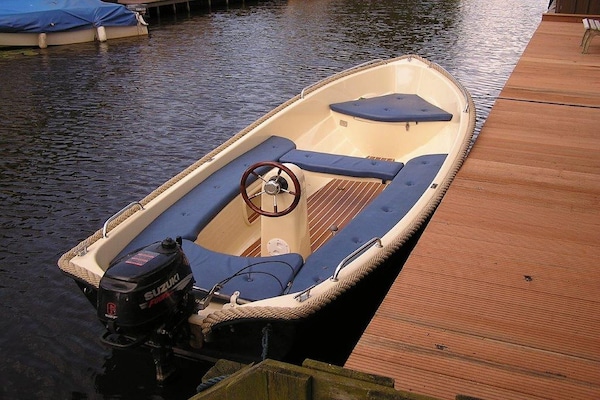 Foto van Luxe chalet met eigen sloep en haven in Bantega Friesland - ExteriorSummer
